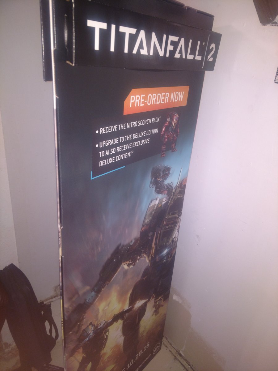 Standee - Titanfall 2 side
